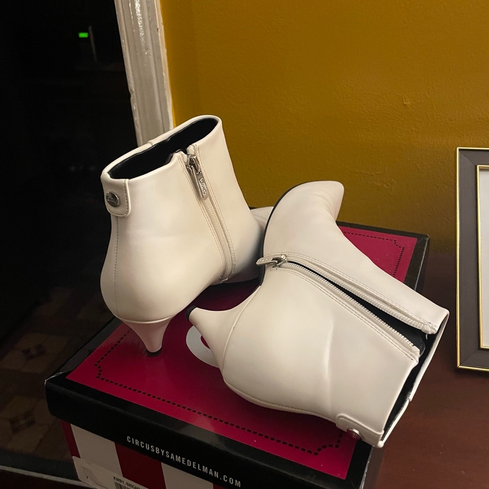 Kirby Sam Edelman Boots in Bright White, size 7.5